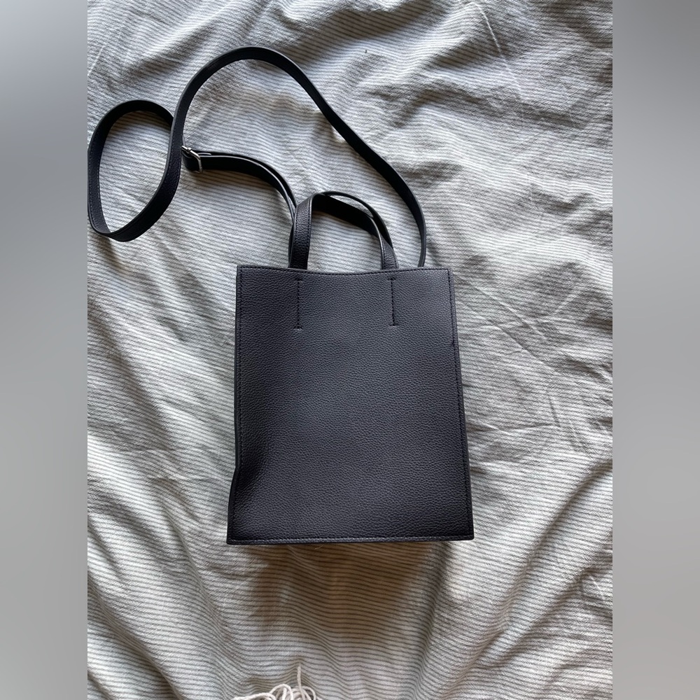 Uniqlo Sleek Black Tote-Style Purse